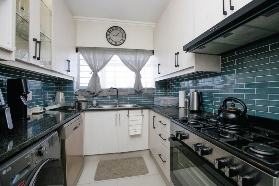 2 Bedroom Property for Sale in Wynberg Upper Western Cape